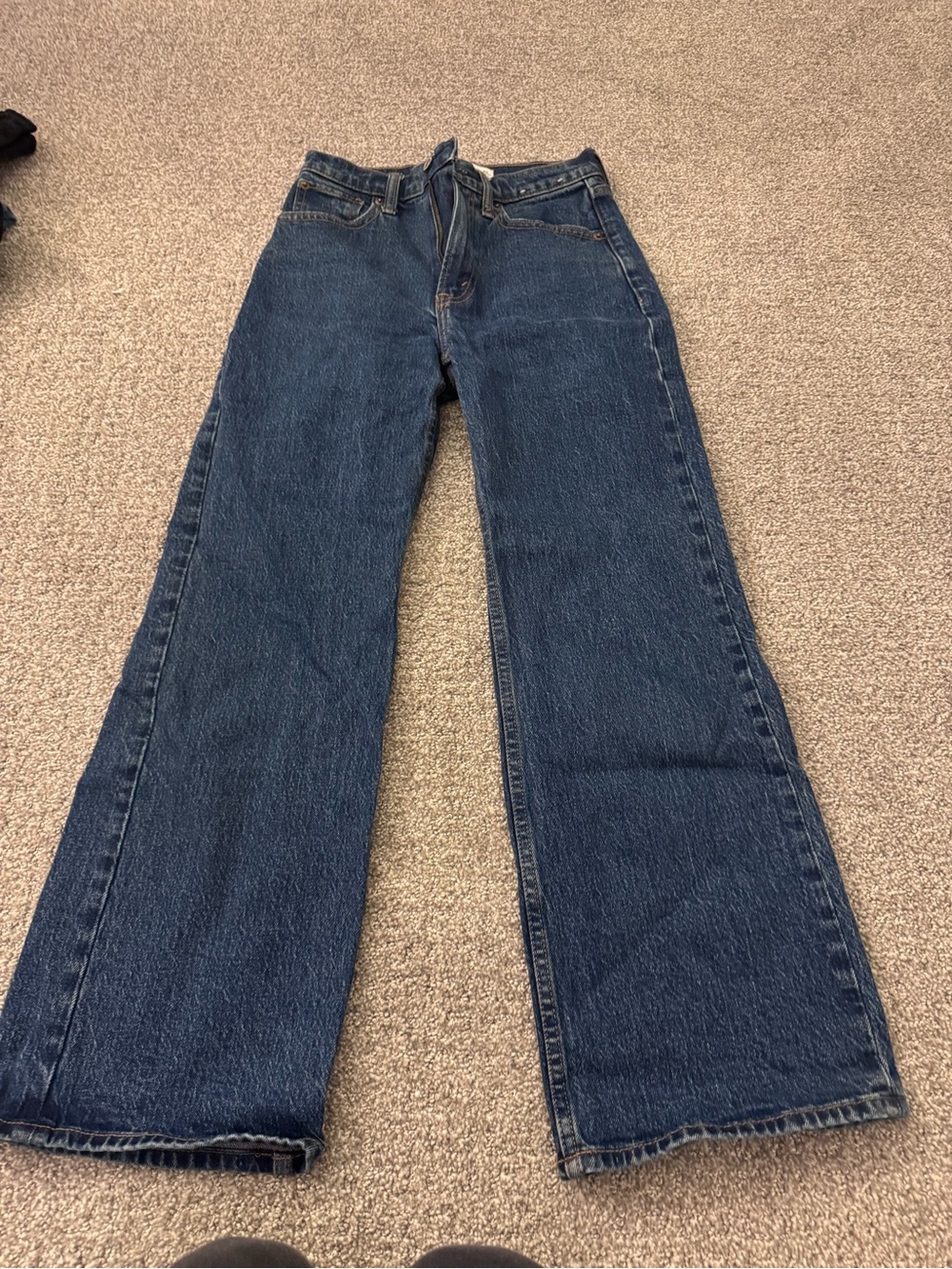 Abercrombie & Fitch the 90s relaxed jean high rise